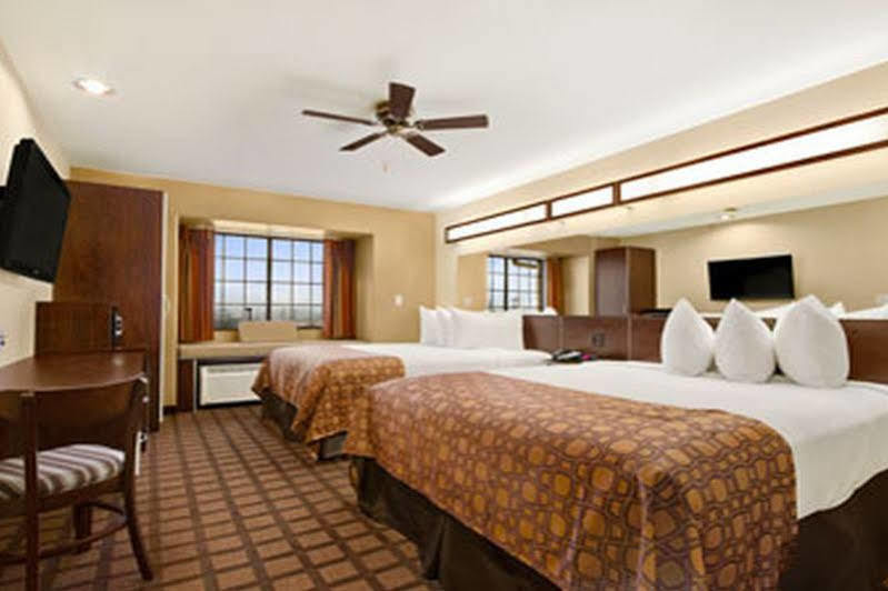 Hotel Microtel & By Wyndham